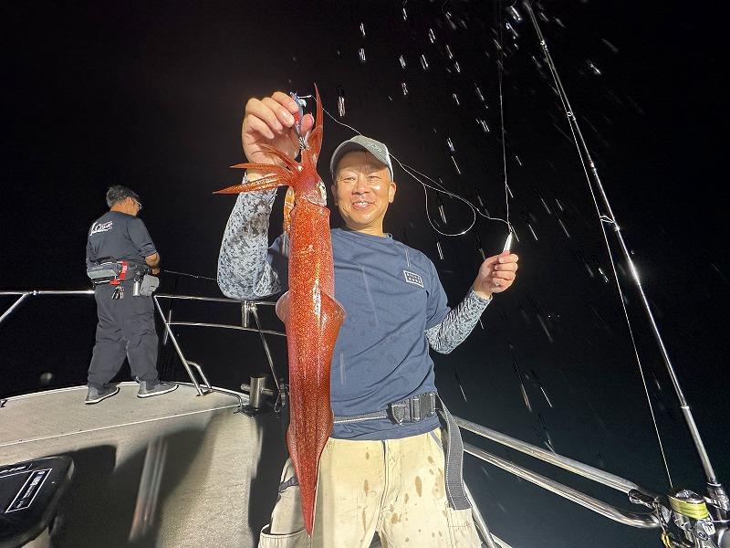 エル・クルーズの夜焚きイカメタルで釣れた大型ケンサキイカ